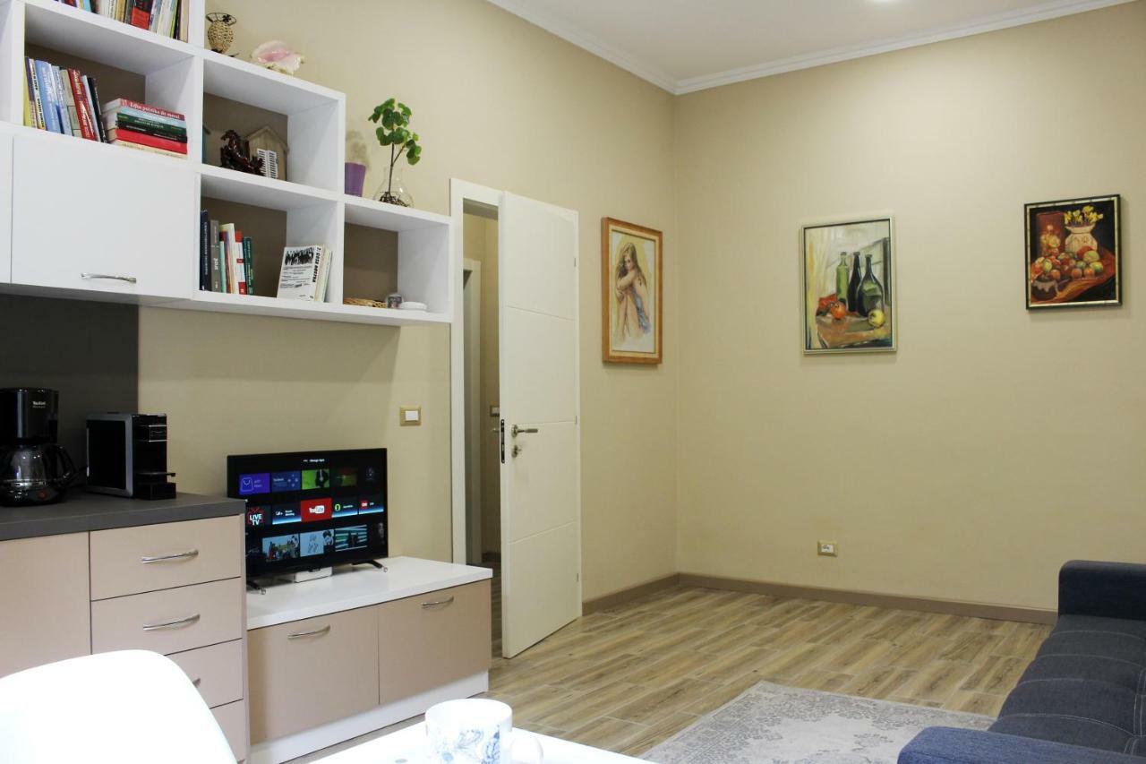 2V1 - Blloku Mac Daire Tiran Dış mekan fotoğraf
